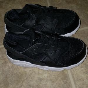 Hurraches Toddler boys size 9